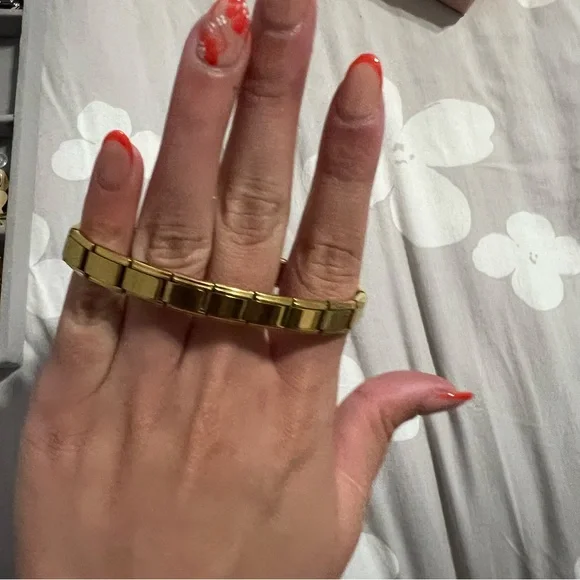 Elegant Gold Bracelet - Picture 3 of 3